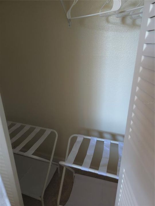 Active With Contract: $199,999 (2 beds, 1 baths, 855 Square Feet)