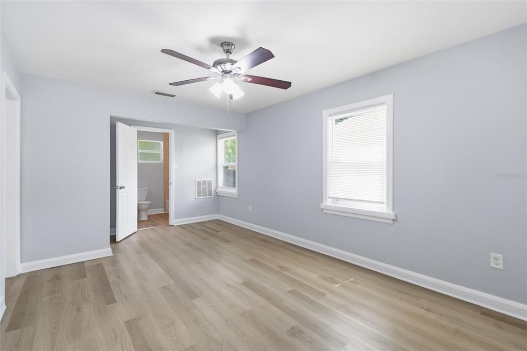 En Venta: $304,999 (3 camas, 2 baños, 910 Pies cuadrados)