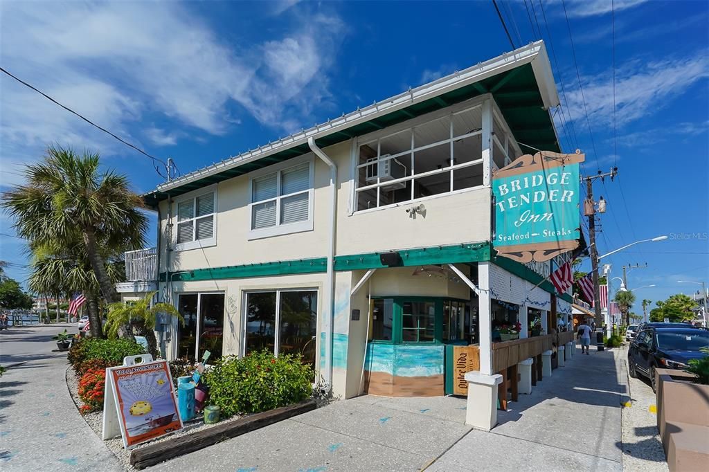 En Venta: $1,050,000 (3 camas, 2 baños, 1701 Pies cuadrados)