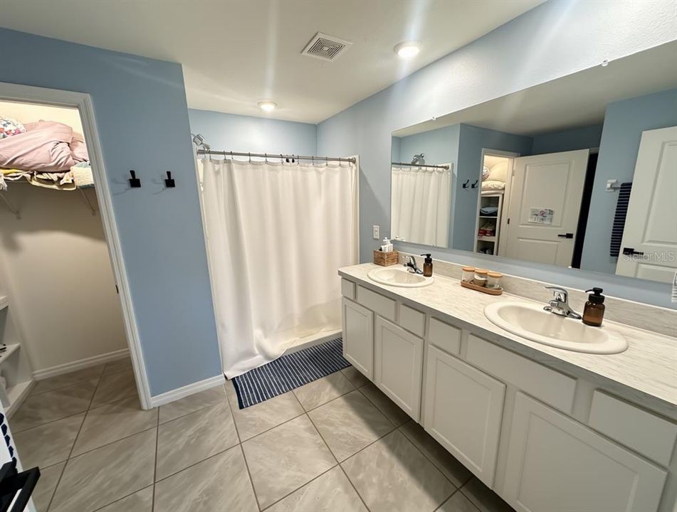 For Sale: $309,000 (4 beds, 2 baths, 1827 Square Feet)