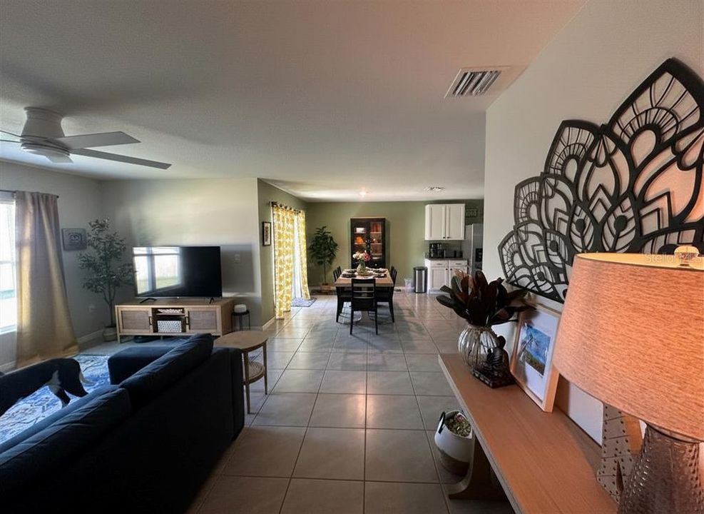 For Sale: $309,000 (4 beds, 2 baths, 1827 Square Feet)