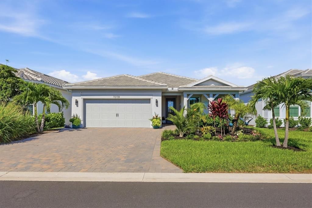 For Sale: $815,000 (3 beds, 3 baths, 2209 Square Feet)