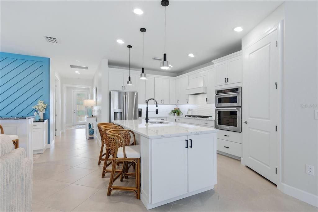 For Sale: $815,000 (3 beds, 3 baths, 2209 Square Feet)