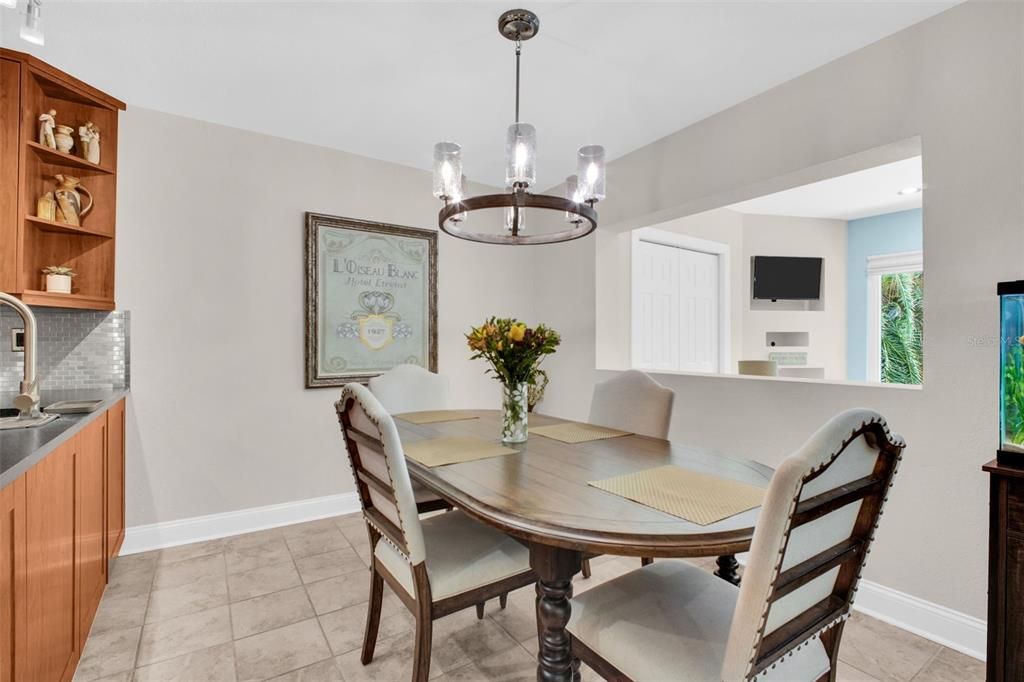 For Sale: $449,900 (3 beds, 3 baths, 1754 Square Feet)