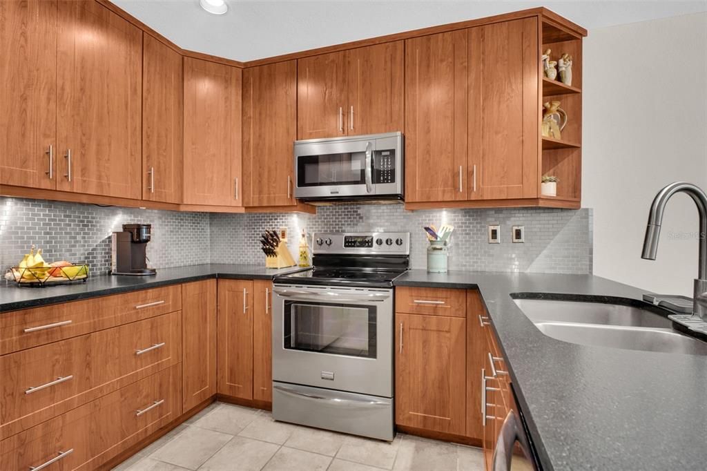 For Sale: $449,900 (3 beds, 3 baths, 1754 Square Feet)