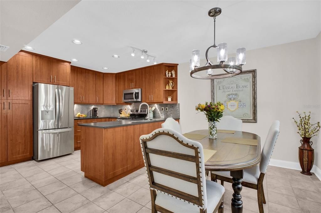 For Sale: $449,900 (3 beds, 3 baths, 1754 Square Feet)