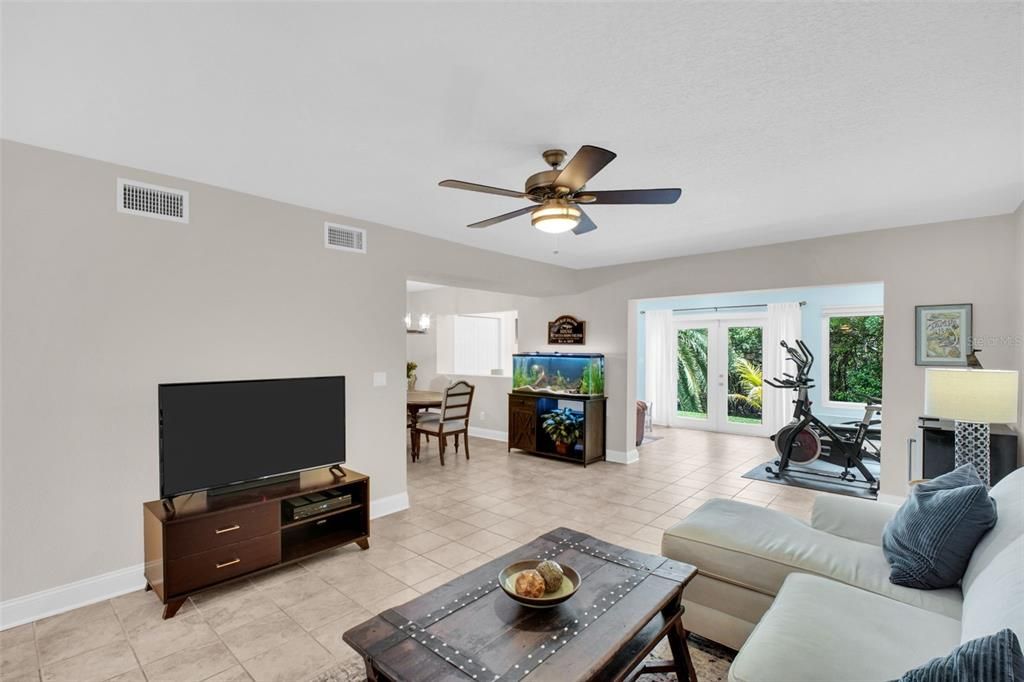 For Sale: $449,900 (3 beds, 3 baths, 1754 Square Feet)