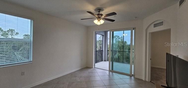 For Rent: $1,900 (3 beds, 2 baths, 1301 Square Feet)