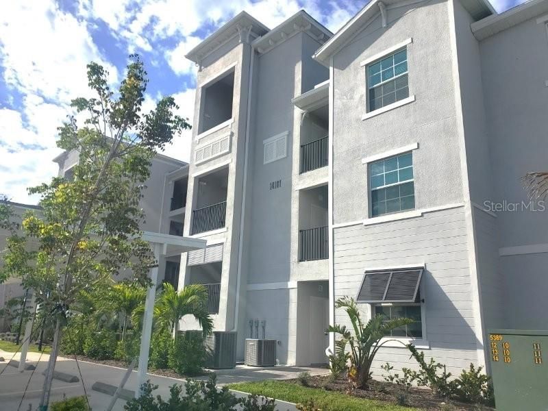 For Rent: $1,900 (3 beds, 2 baths, 1301 Square Feet)