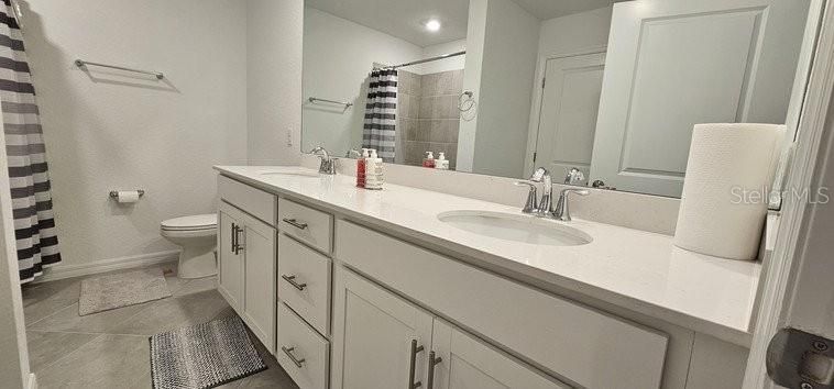For Rent: $1,900 (3 beds, 2 baths, 1301 Square Feet)