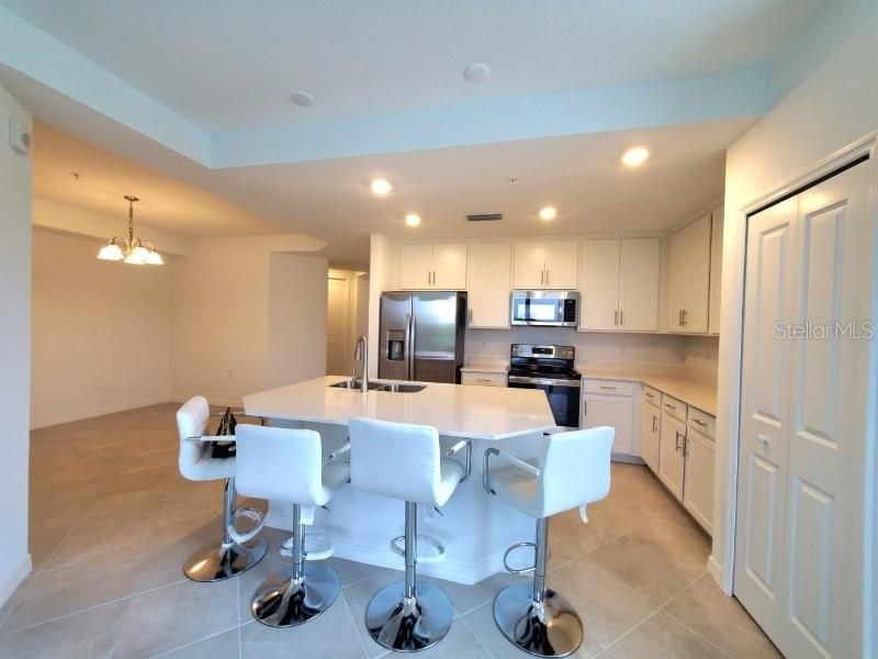 For Rent: $1,900 (3 beds, 2 baths, 1301 Square Feet)