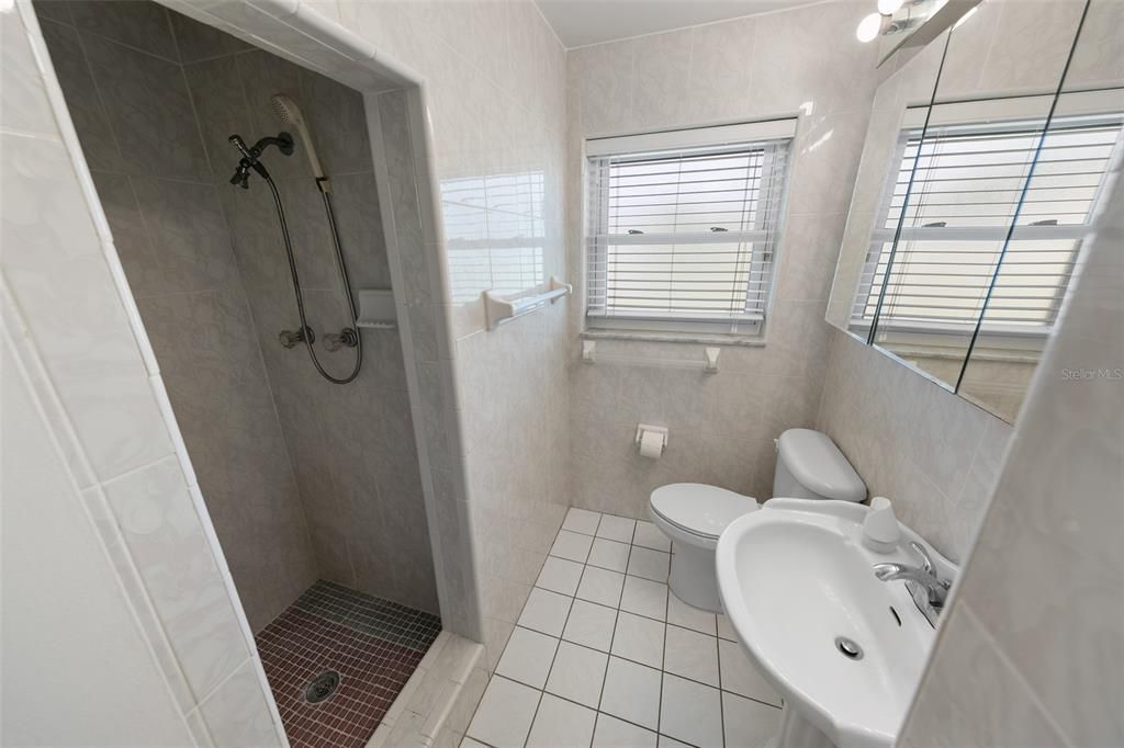En Venta: $399,900 (4 camas, 2 baños, 1642 Pies cuadrados)