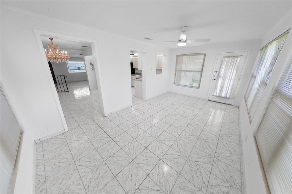 En Venta: $399,900 (4 camas, 2 baños, 1642 Pies cuadrados)