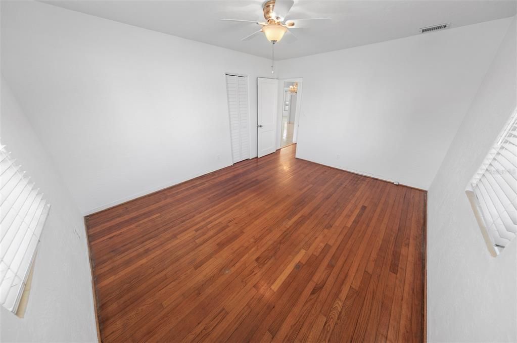 En Venta: $399,900 (4 camas, 2 baños, 1642 Pies cuadrados)