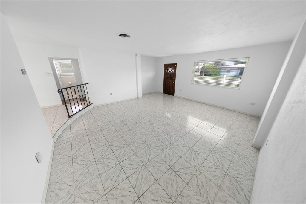 En Venta: $399,900 (4 camas, 2 baños, 1642 Pies cuadrados)