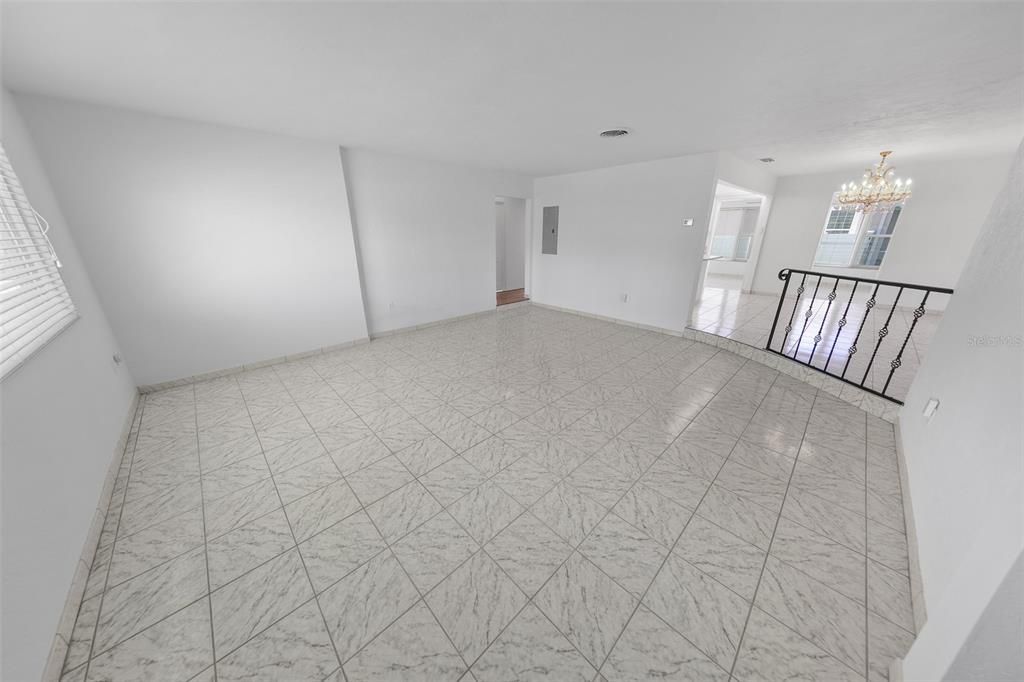 En Venta: $399,900 (4 camas, 2 baños, 1642 Pies cuadrados)