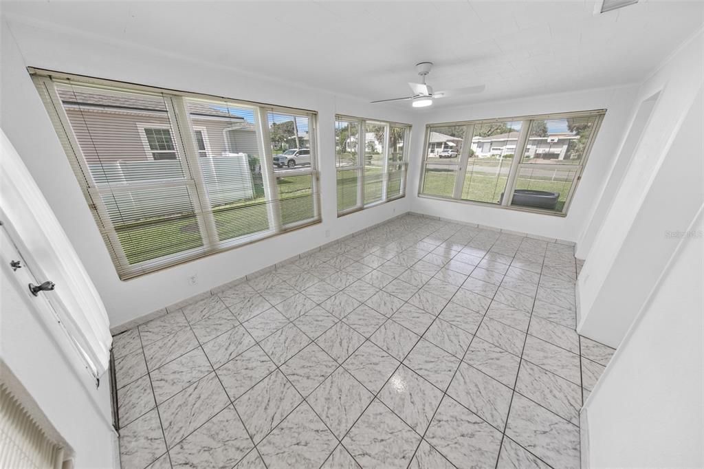 En Venta: $399,900 (4 camas, 2 baños, 1642 Pies cuadrados)