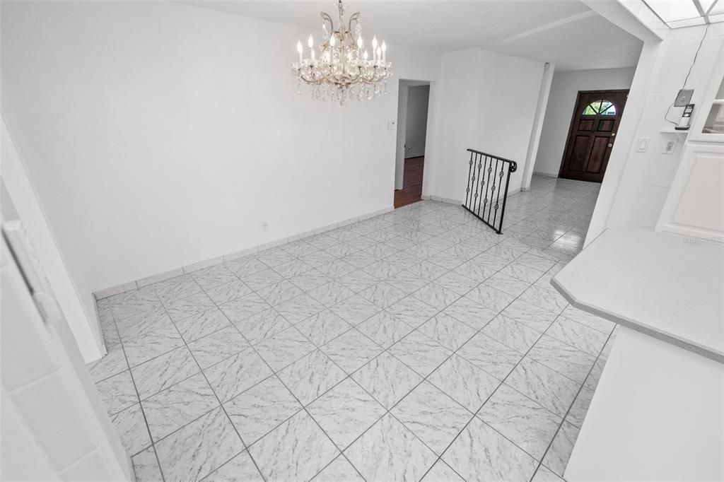 En Venta: $399,900 (4 camas, 2 baños, 1642 Pies cuadrados)