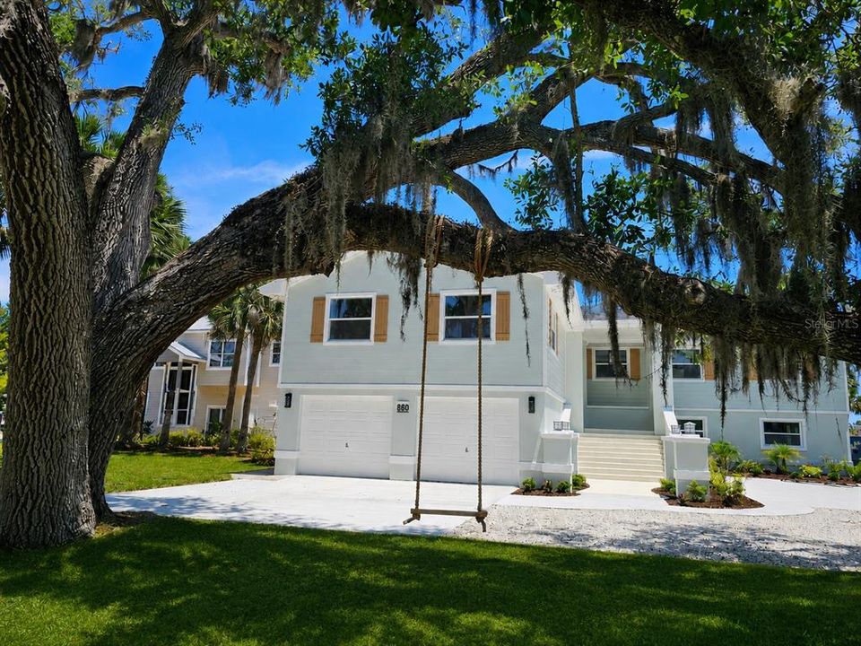 En Venta: $1,300,000 (6 camas, 3 baños, 3880 Pies cuadrados)