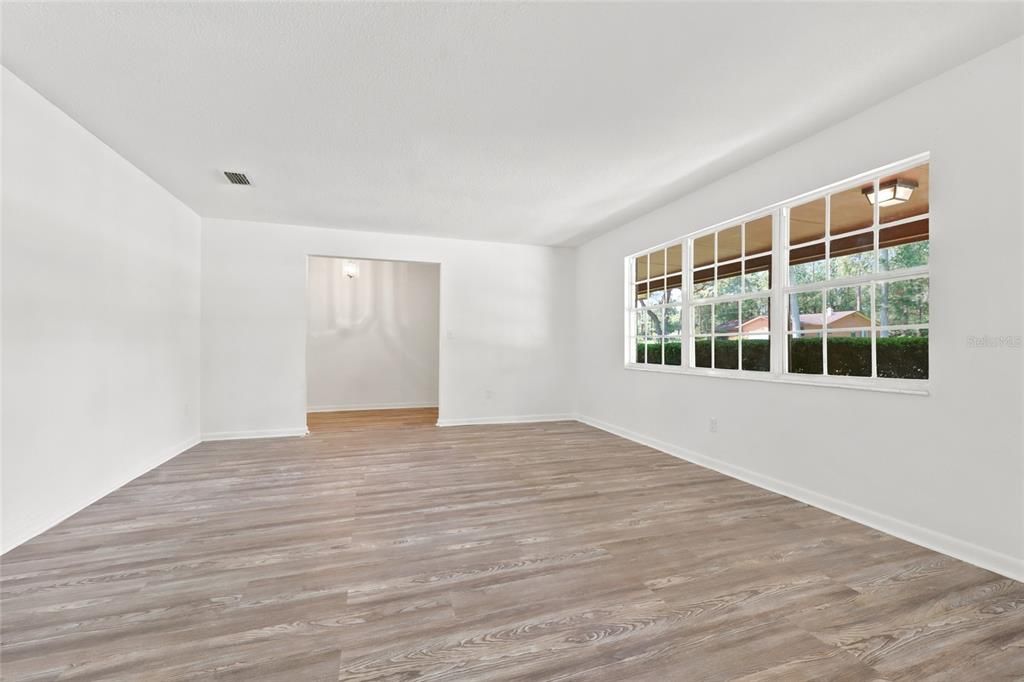 For Sale: $349,999 (3 beds, 2 baths, 2367 Square Feet)