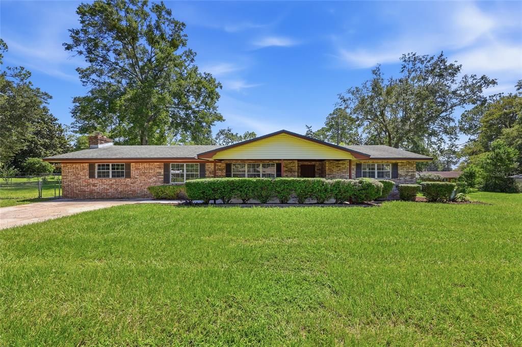 For Sale: $349,999 (3 beds, 2 baths, 2367 Square Feet)