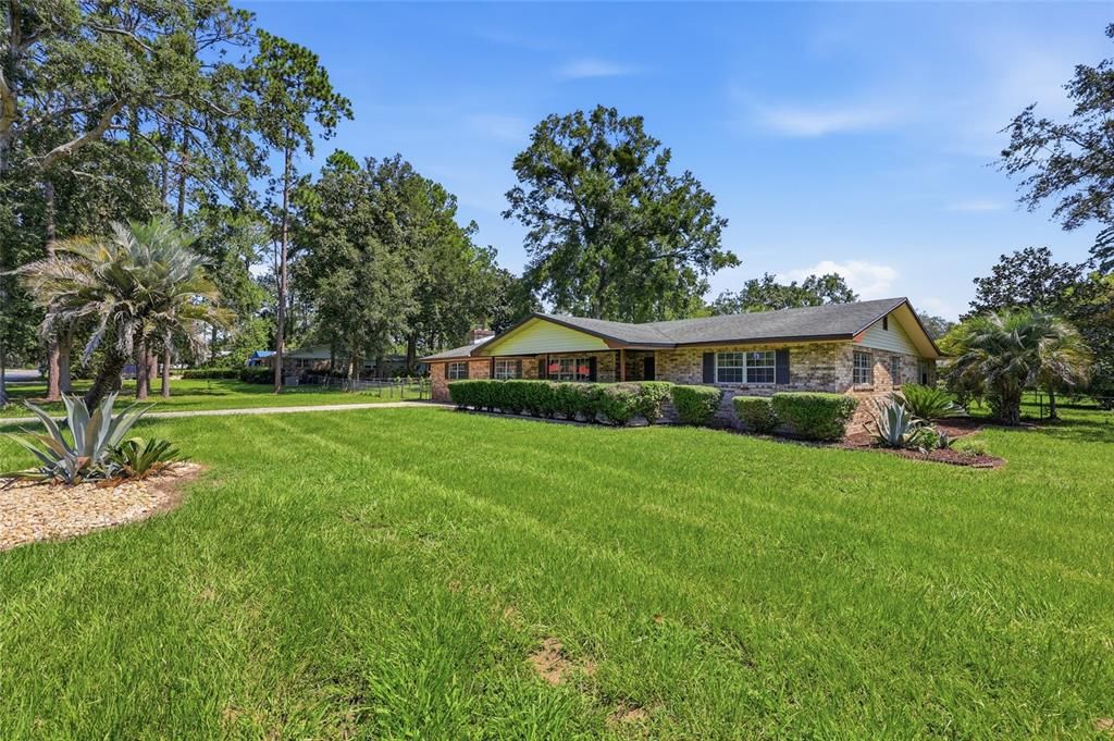 For Sale: $349,999 (3 beds, 2 baths, 2367 Square Feet)