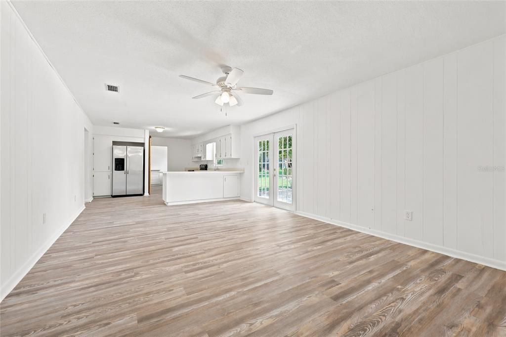 For Sale: $349,999 (3 beds, 2 baths, 2367 Square Feet)