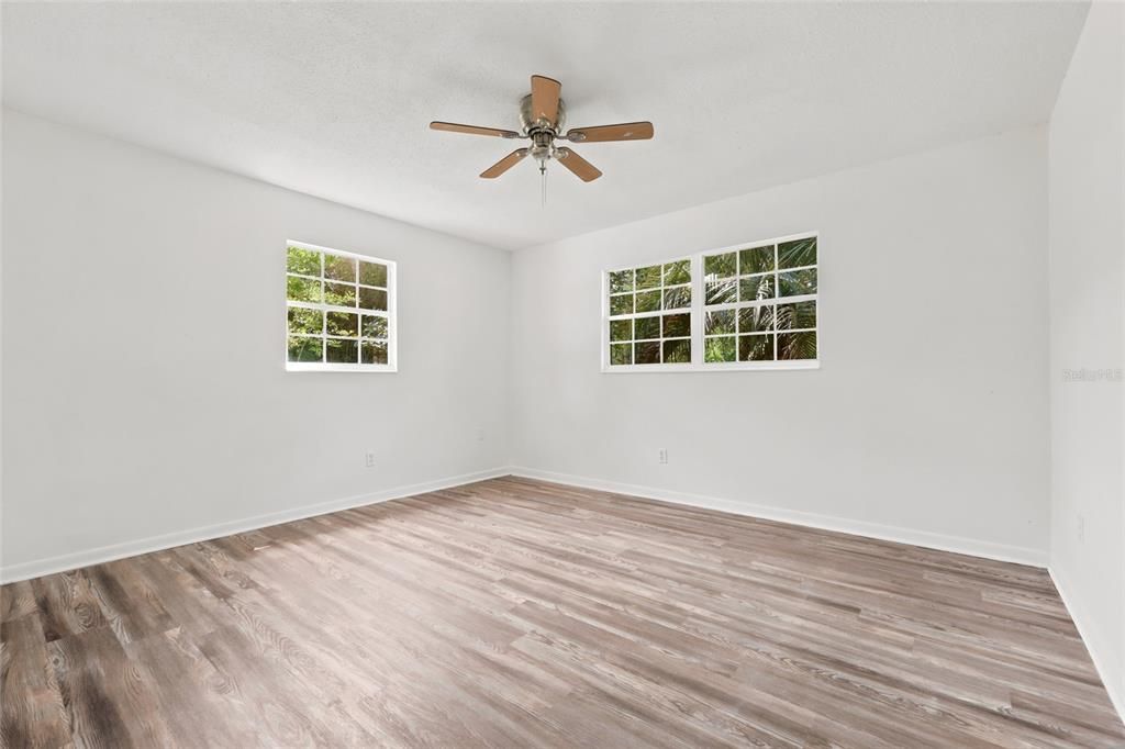 For Sale: $349,999 (3 beds, 2 baths, 2367 Square Feet)