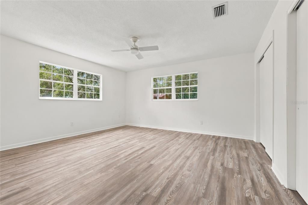 For Sale: $349,999 (3 beds, 2 baths, 2367 Square Feet)