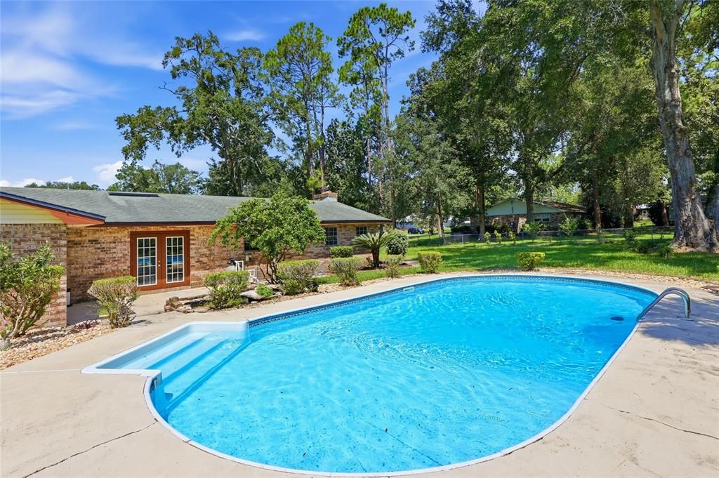 For Sale: $349,999 (3 beds, 2 baths, 2367 Square Feet)