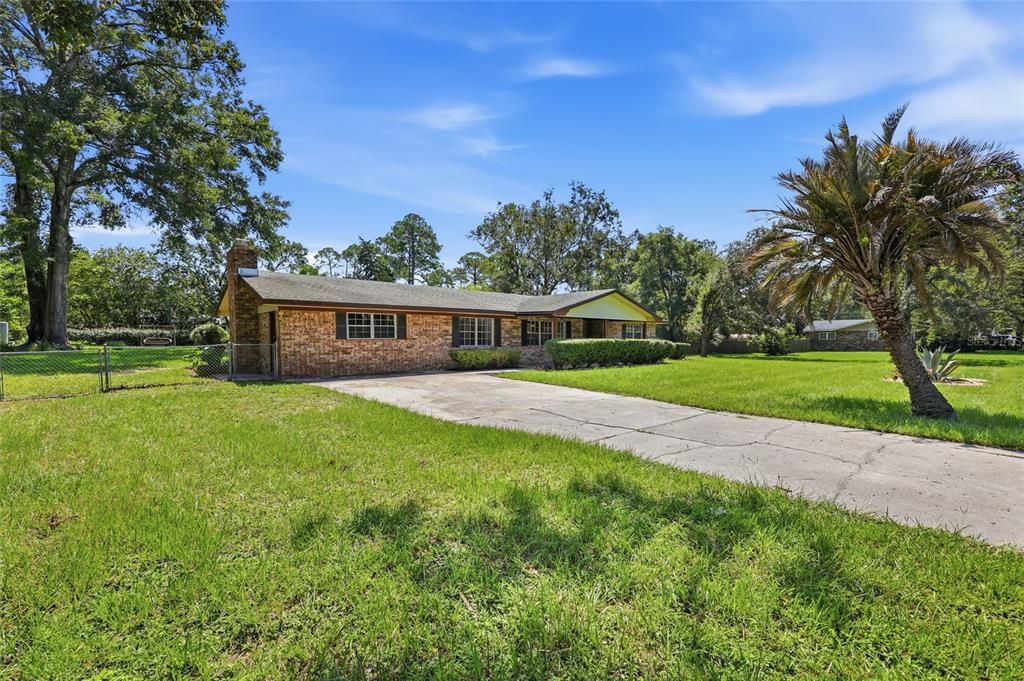 For Sale: $349,999 (3 beds, 2 baths, 2367 Square Feet)