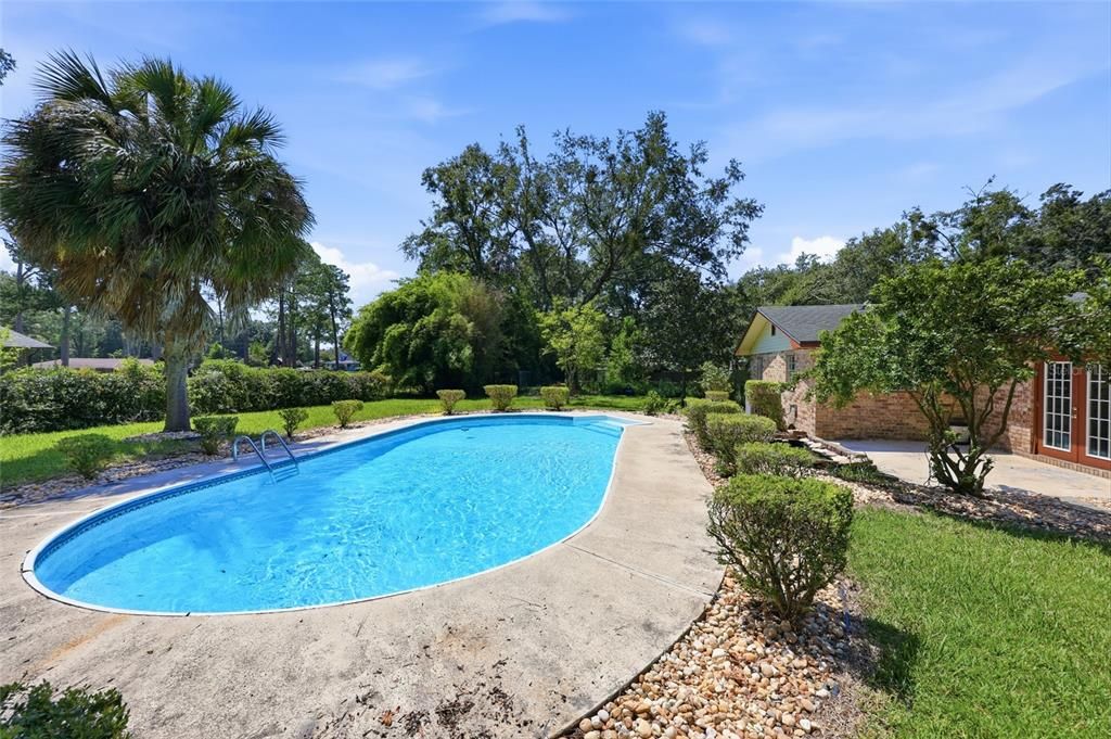 For Sale: $349,999 (3 beds, 2 baths, 2367 Square Feet)