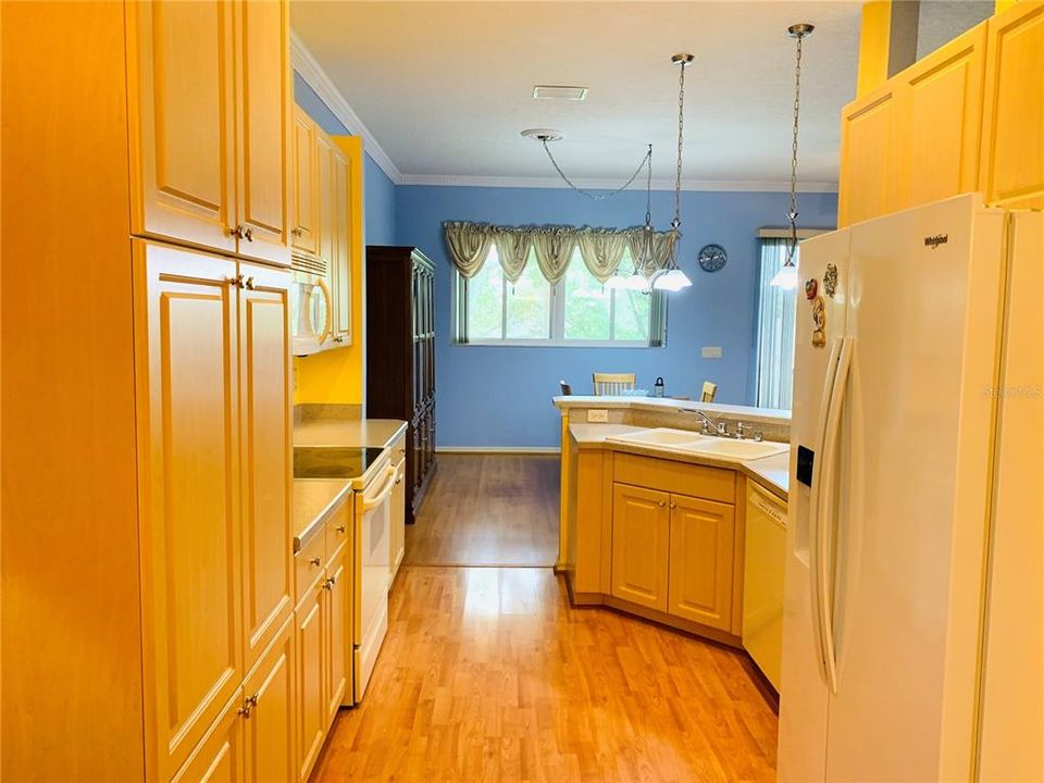For Sale: $330,000 (3 beds, 2 baths, 1721 Square Feet)