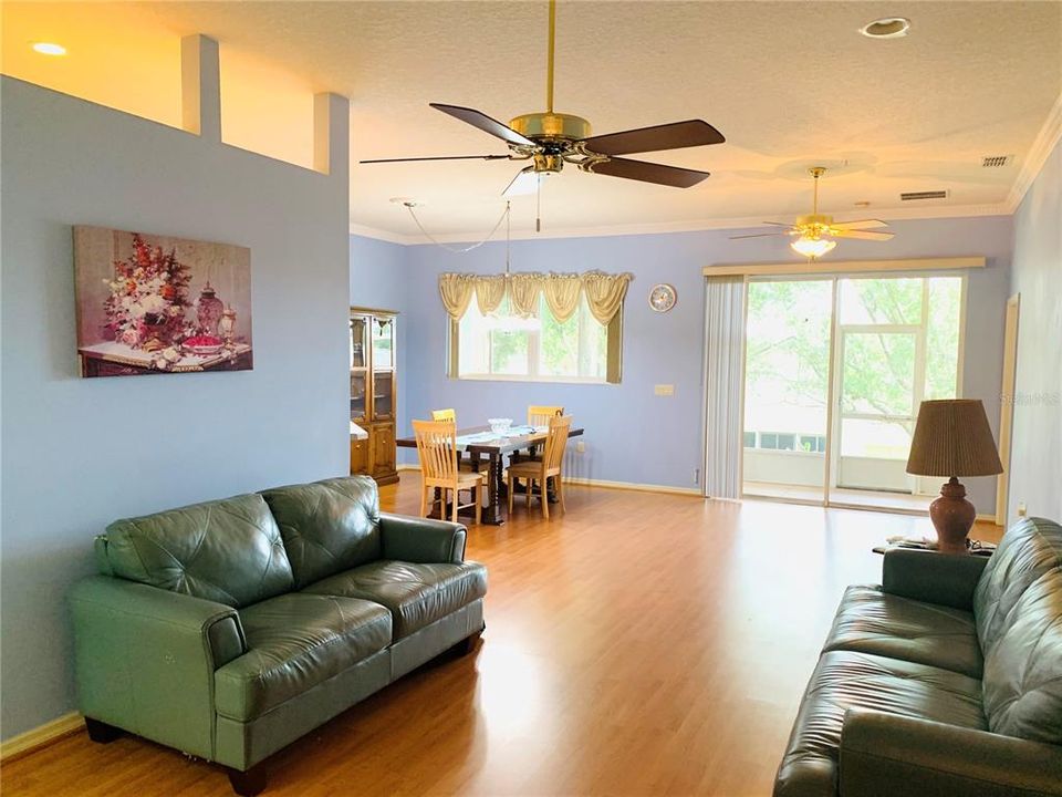 For Sale: $330,000 (3 beds, 2 baths, 1721 Square Feet)