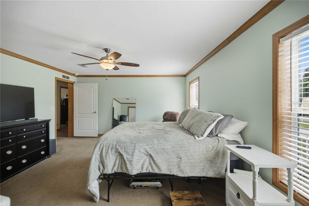 For Sale: $267,500 (4 beds, 3 baths, 2356 Square Feet)