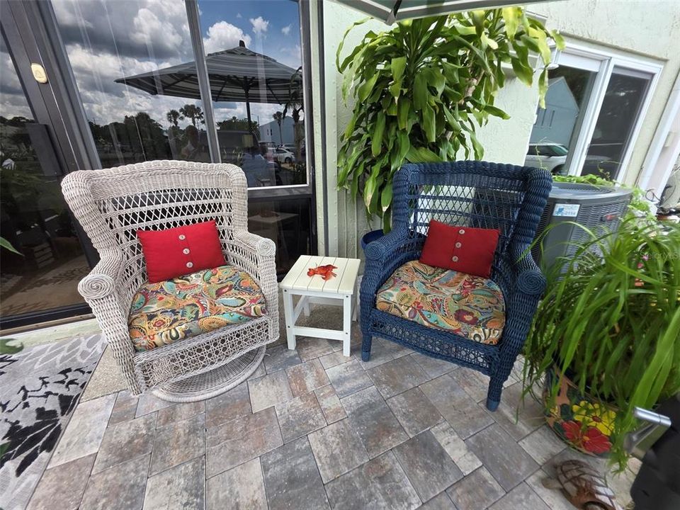 For Sale: $238,900 (2 beds, 2 baths, 1180 Square Feet)