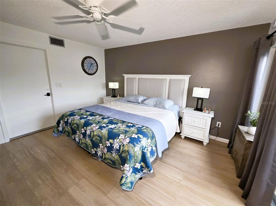 For Sale: $238,900 (2 beds, 2 baths, 1180 Square Feet)