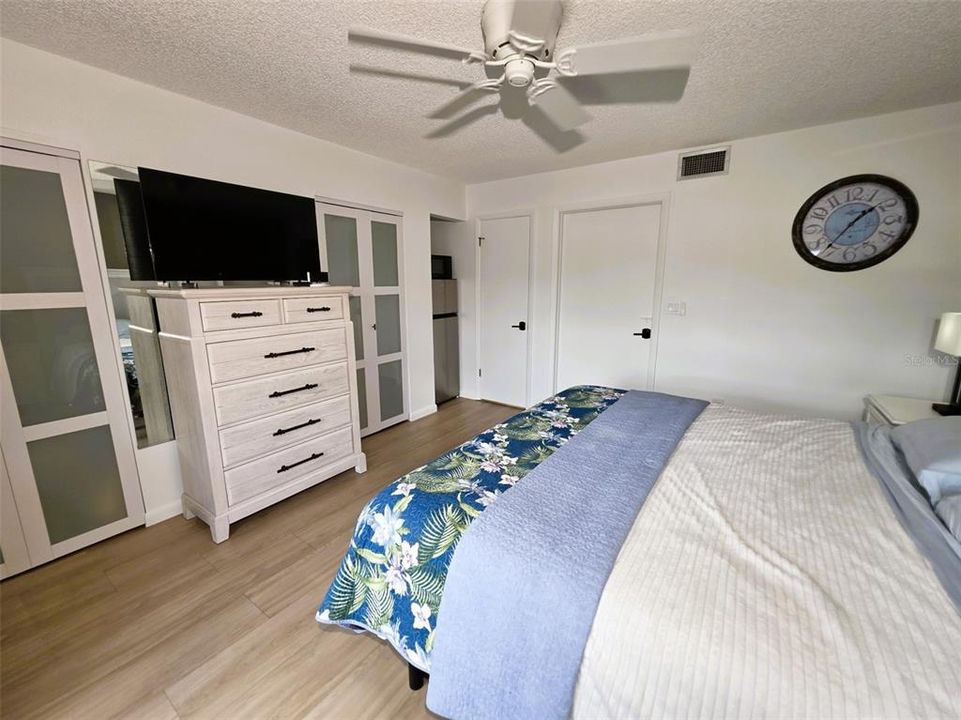 For Sale: $238,900 (2 beds, 2 baths, 1180 Square Feet)
