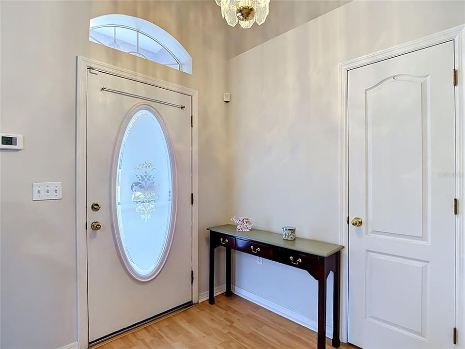На продажу: $299,900 (3 спален, 2 ванн, 1230 Квадратных фут)
