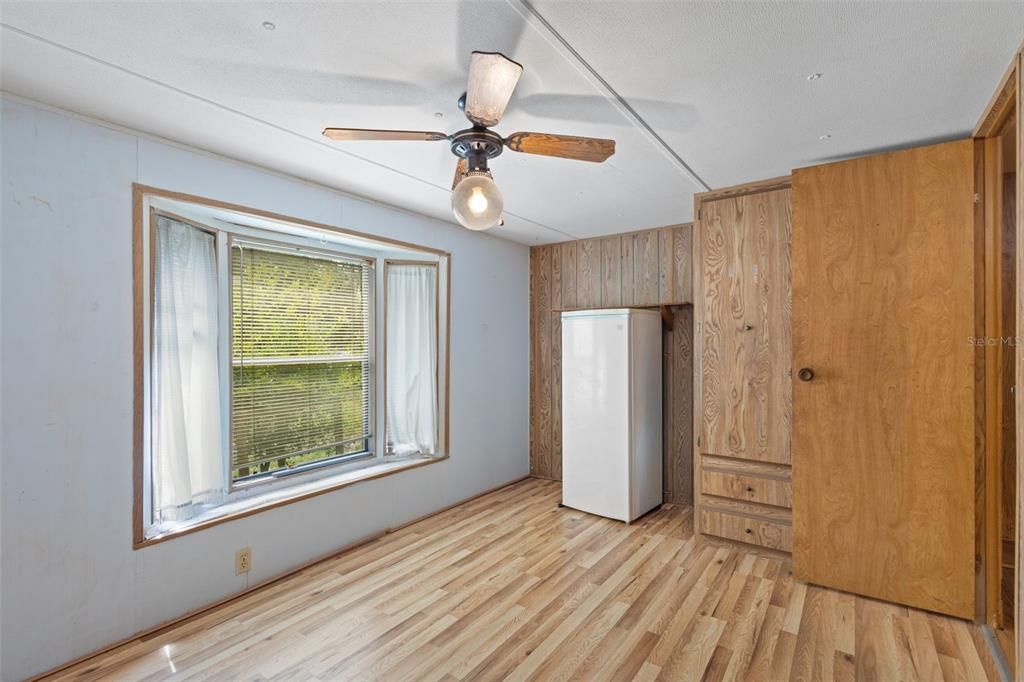 For Sale: $119,500 (3 beds, 2 baths, 966 Square Feet)