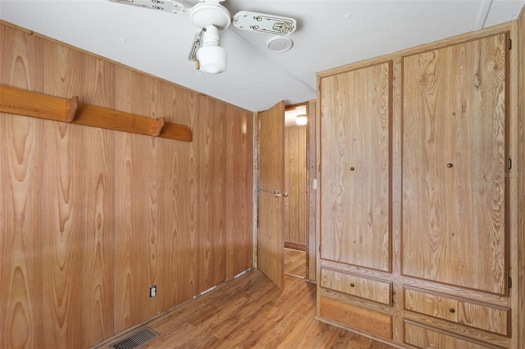 For Sale: $119,500 (3 beds, 2 baths, 966 Square Feet)