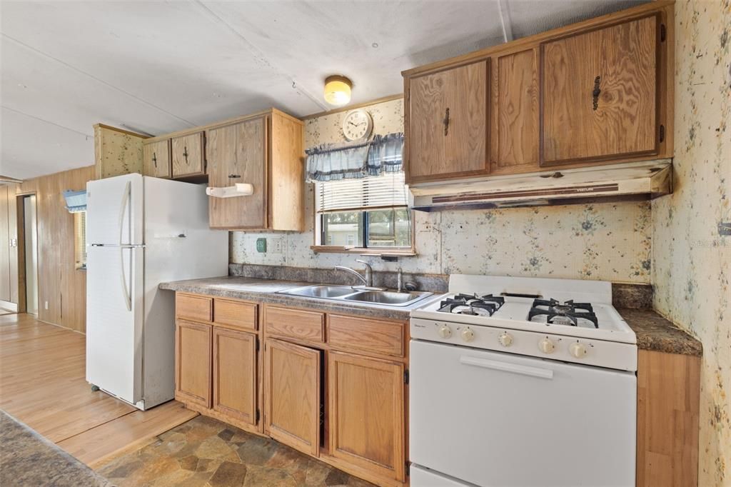 For Sale: $119,500 (3 beds, 2 baths, 966 Square Feet)