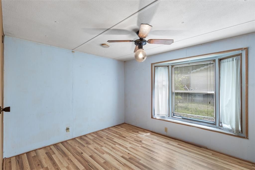 For Sale: $119,500 (3 beds, 2 baths, 966 Square Feet)