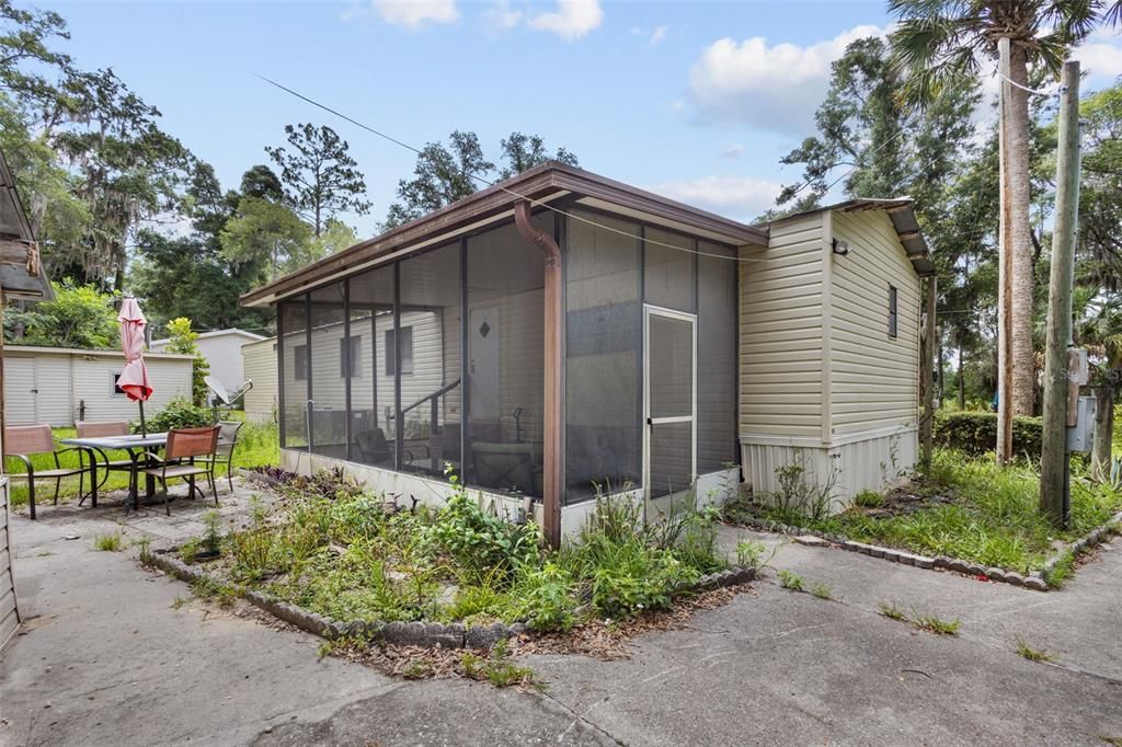 For Sale: $119,500 (3 beds, 2 baths, 966 Square Feet)