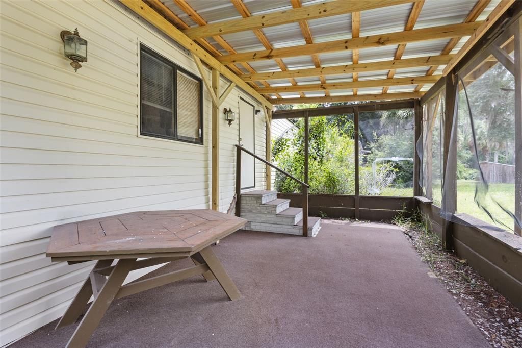 For Sale: $119,500 (3 beds, 2 baths, 966 Square Feet)