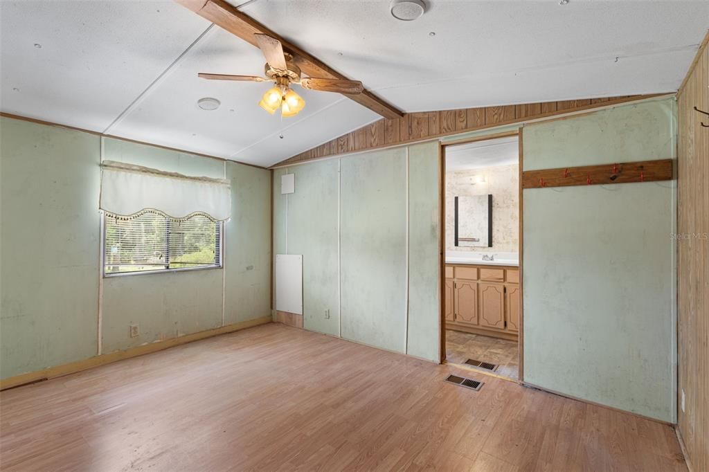 For Sale: $119,500 (3 beds, 2 baths, 966 Square Feet)