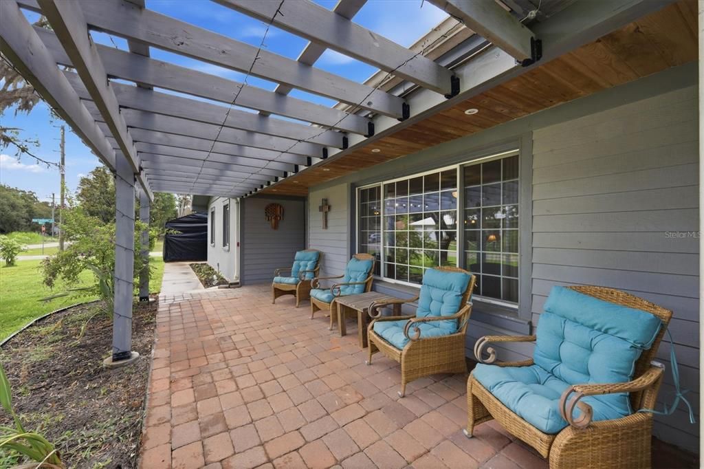 For Sale: $579,000 (4 beds, 2 baths, 2502 Square Feet)
