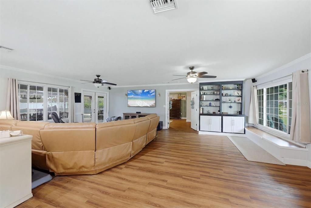 For Sale: $579,000 (4 beds, 2 baths, 2502 Square Feet)
