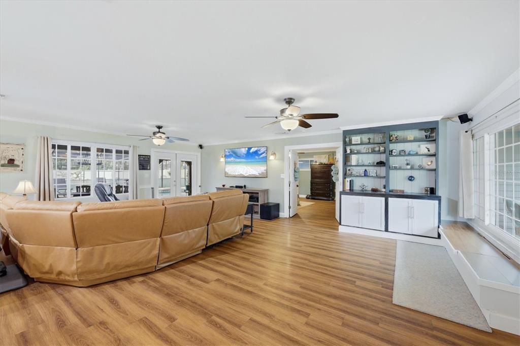 For Sale: $579,000 (4 beds, 2 baths, 2502 Square Feet)