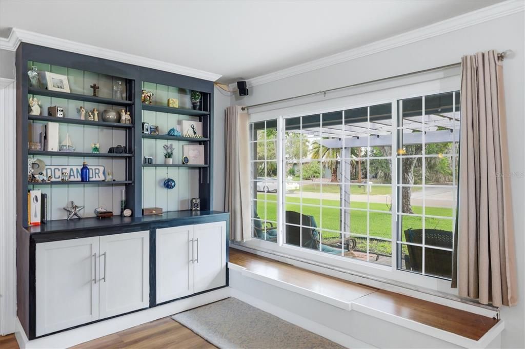 For Sale: $579,000 (4 beds, 2 baths, 2502 Square Feet)